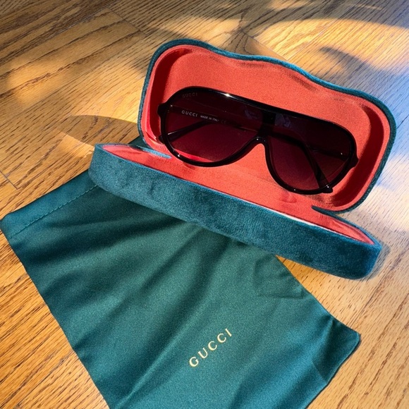 Gucci Unisex Sunglasses - Picture 2 of 6